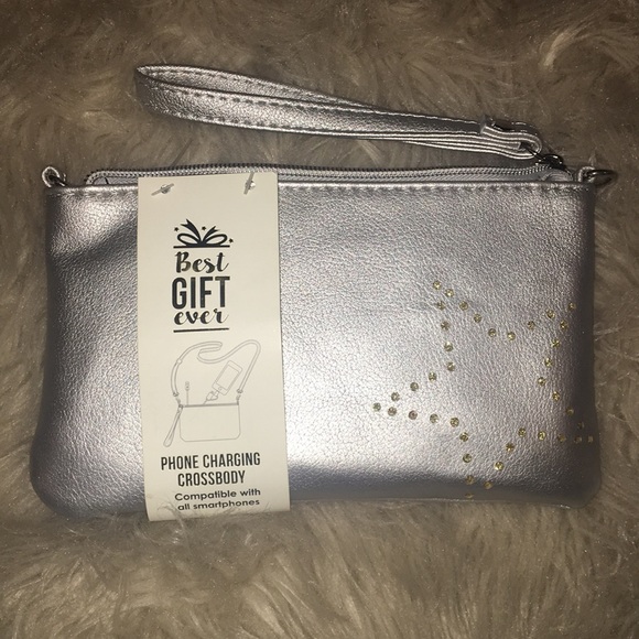 kohl’s Handbags - Crossbody Bag That Can Charge Phone